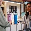 Pahar Termoizolant cu Pai Rabatabil STANLEY Classic IceFlow Flip Straw Tumbler 0.89L / 30oz, Lilac Pahar Termoizolant cu Pai Rabatabil STANLEY Classic IceFlow Flip Straw Tumbler 0.89L / 30oz, Lilac