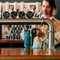 Termos Stanley pentru bere The Easy-Pour Growler Hammertone Green 1.9L  Termos Stanley pentru bere The Easy-Pour Growler Hammertone Green 1.9L